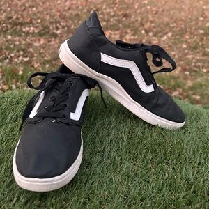Vans Classic, Men Size 9, Black & white